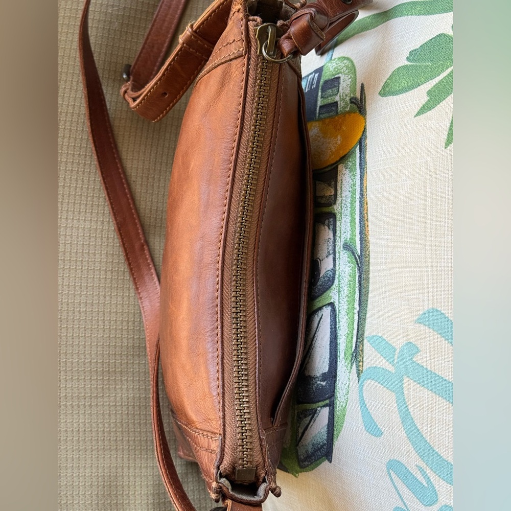 Frye Melissa Zip Crossbody Bag Cognac - Picture 6 of 12